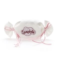 Λευκή καραμελίτσα μπομπονιέρα με κεντημένο όνομα